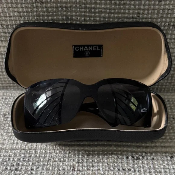 CHANEL | Accessories | Chanel Elegant Black Sunglasses With  display picture 2